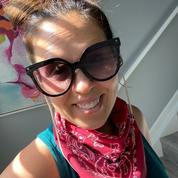 Meet Your Posher, Kelly - Picture 3 of 7